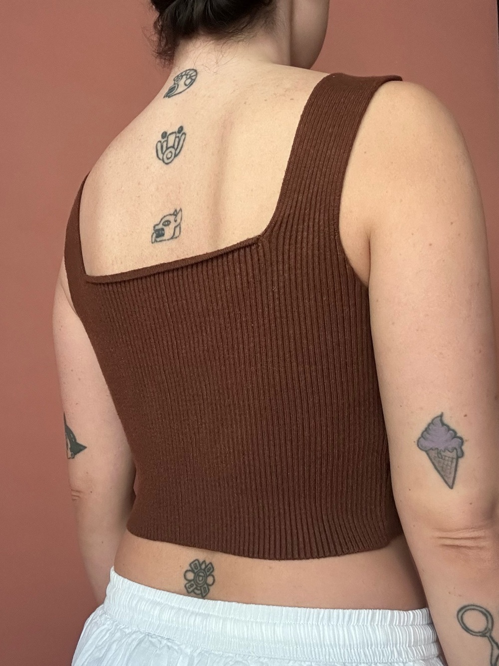 Brown Ribbed Cropped Tank Top - Picture 4 of 4
